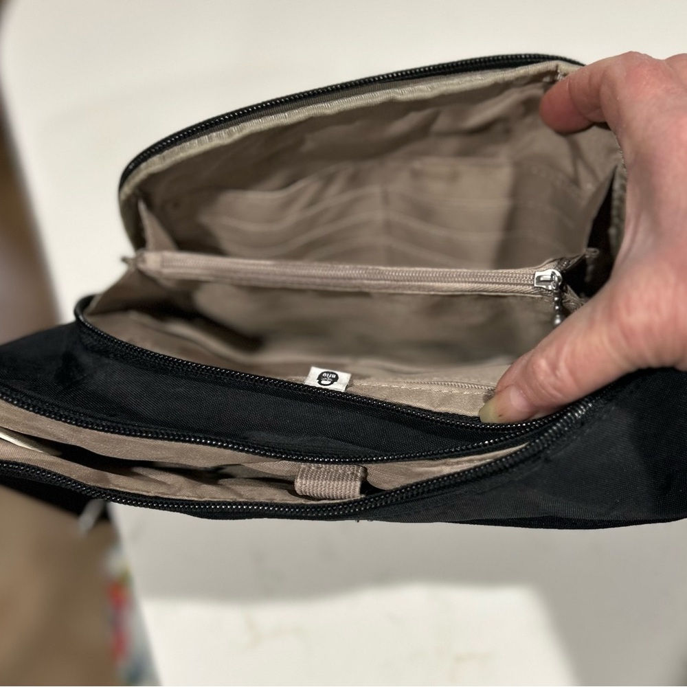 Baggallini Janet Rfrid crossbody bag - Picture 4 of 11